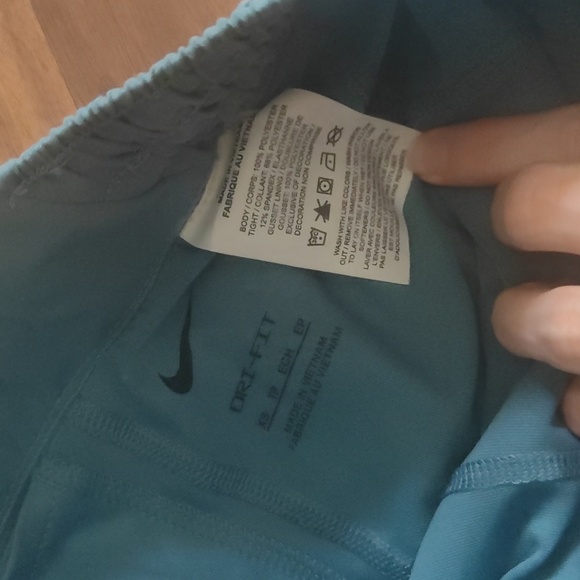 Size XS Nike dri-fit teal shorts with built in shorts - Picture 4 of 8